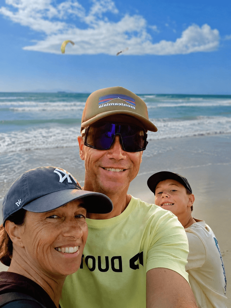 famiglia surf relax al puntone beach